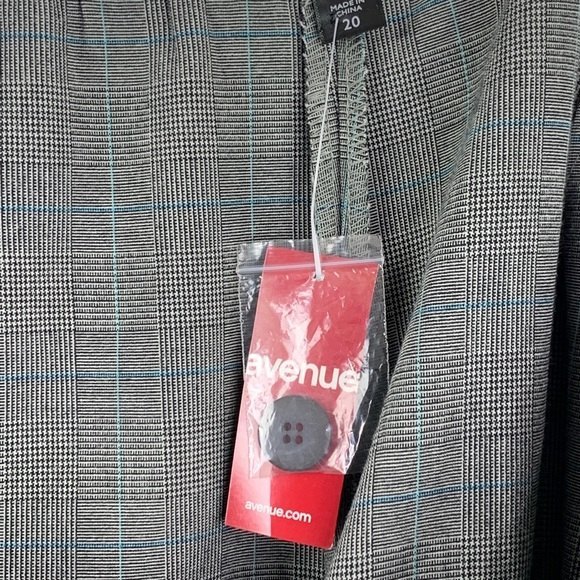 Modern Fit, Plaid Cuff Capri women's short. size 20 stretch - Picture 6 of 8